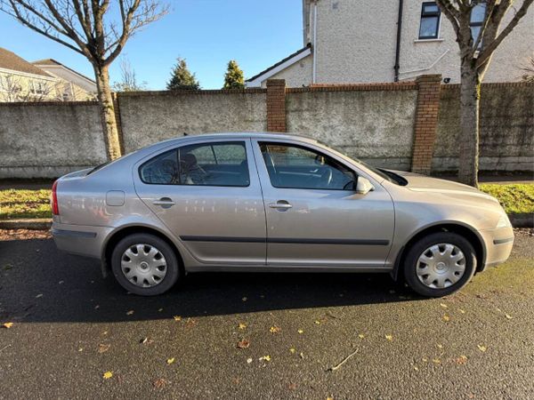 Skoda Octavia Hatchback, Petrol, 2009, Beige