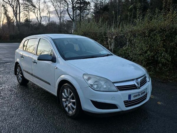 Vauxhall Vectra Hatchback, Diesel, 2009, White