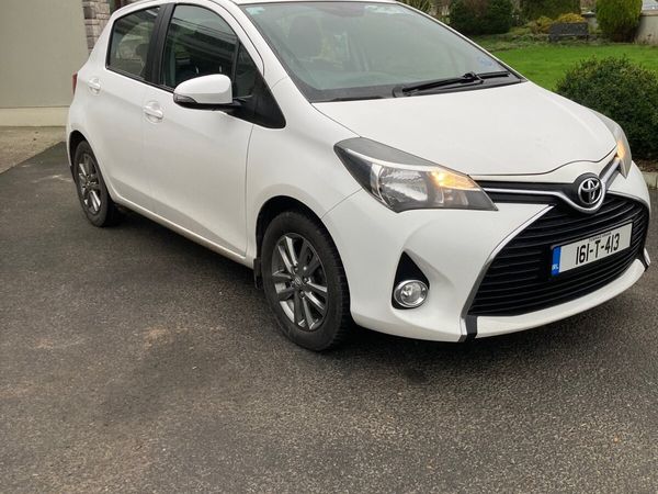 Toyota Yaris Hatchback, Petrol, 2016, White