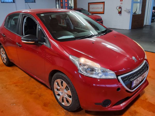 Peugeot 208 Hatchback, Petrol, 2013, Red