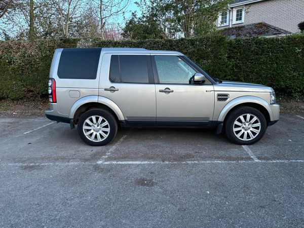 Land Rover Discovery SUV, Diesel, 2014, Gold