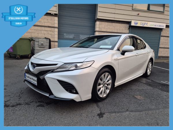 Toyota Camry Saloon, Petrol Hybrid, 2020, White