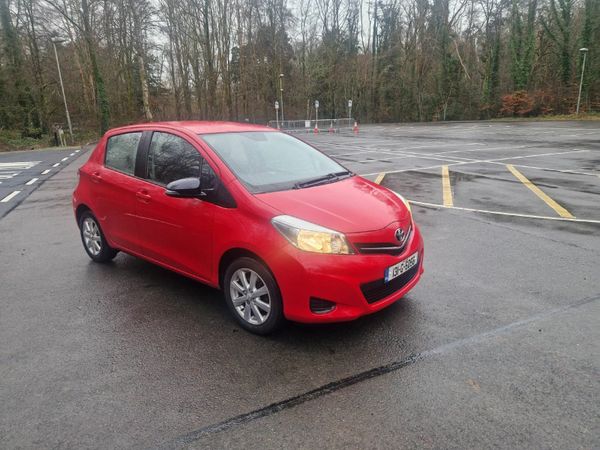 Toyota Yaris Hatchback, Petrol, 2013, Red