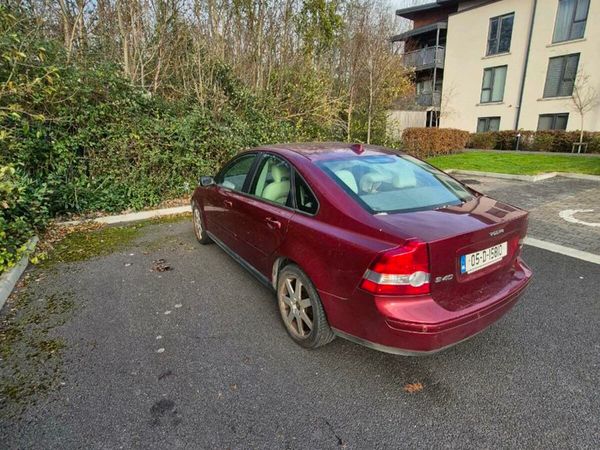Volvo S40 Saloon, Petrol, 2005, Red