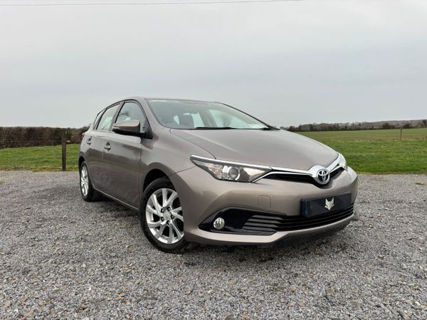 Toyota Auris Hatchback, Petrol, 2016, Bronze