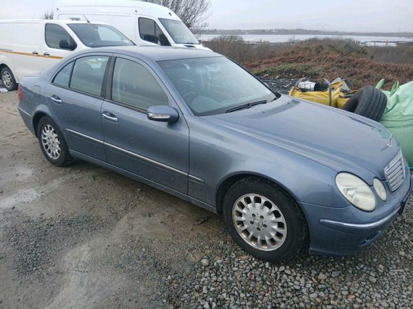 Mercedes-Benz E-Class Saloon, Petrol, 2005, Blue