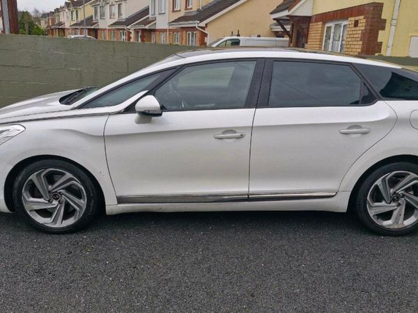 DS Automobiles DS 5 Hatchback, Diesel, 2015, White