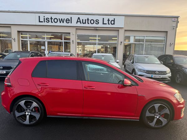 Volkswagen Golf Hatchback, Petrol, 2016, Red