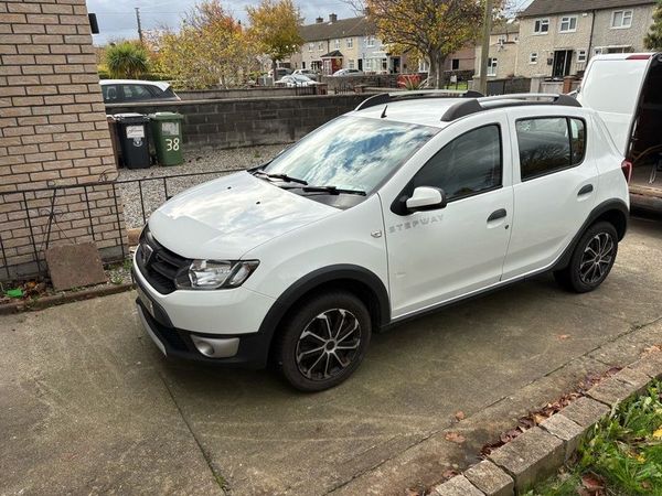 Dacia Sandero Stepway Hatchback, Diesel, 2015, White