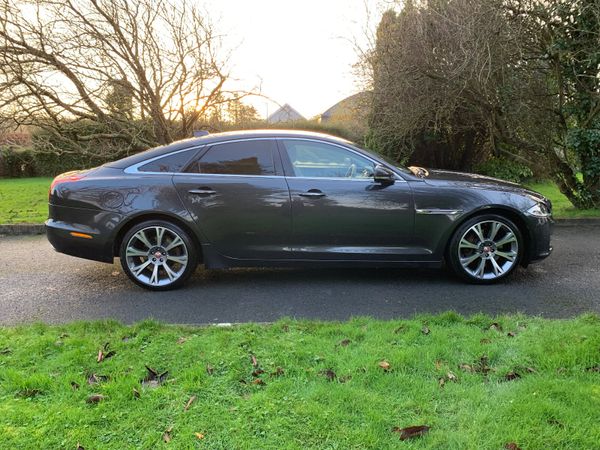 Jaguar XJ Saloon, Diesel, 2019, Grey