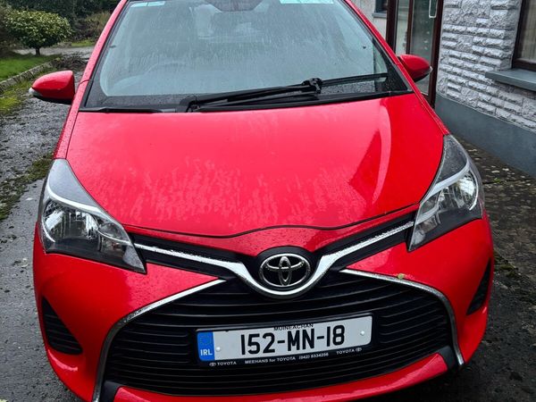 Toyota Yaris Hatchback, Petrol, 2015, Red