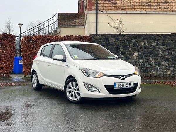 Hyundai i20 Hatchback, Diesel, 2013, White