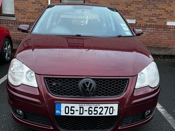 Volkswagen Polo Hatchback, Petrol, 2005, Red