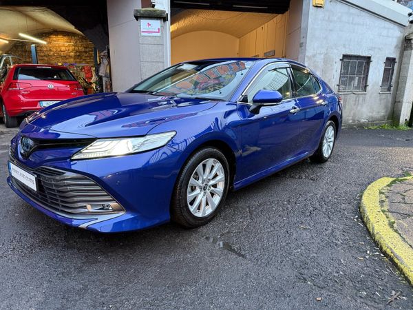 Toyota Camry Saloon, Petrol Hybrid, 2020, Blue