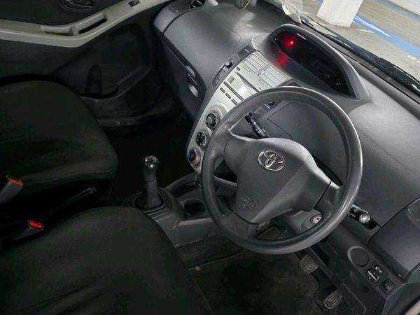 Toyota Yaris Hatchback, Petrol, 2006, Silver