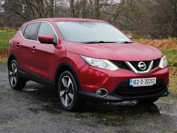 Nissan Qashqai Hatchback, Petrol, 2016, Red