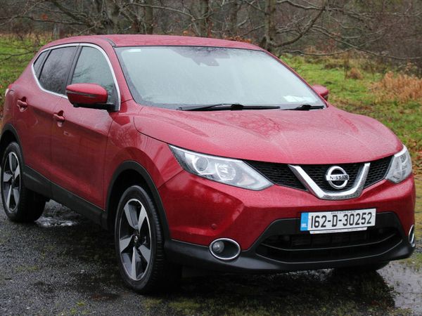 Nissan Qashqai Hatchback, Petrol, 2016, Red