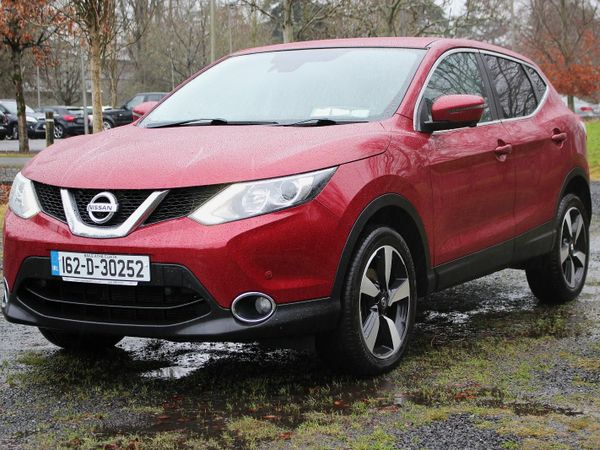 Nissan Qashqai Hatchback, Petrol, 2016, Red