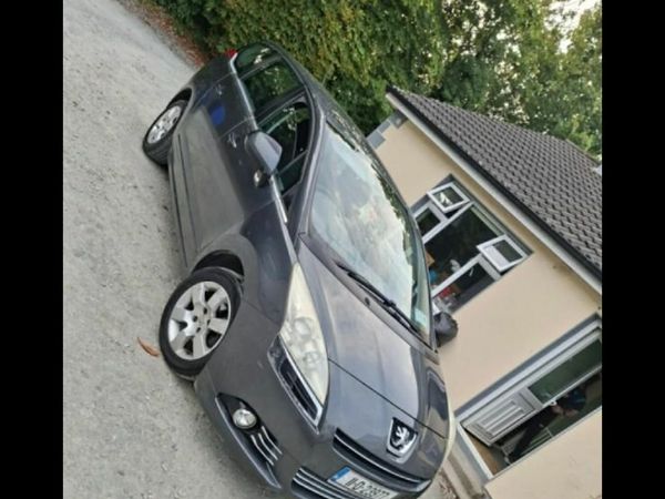 Peugeot 5008 MPV, Diesel, 2011, Grey