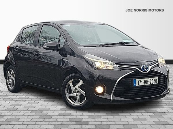 Toyota Yaris Hatchback, Petrol Hybrid, 2017, Black