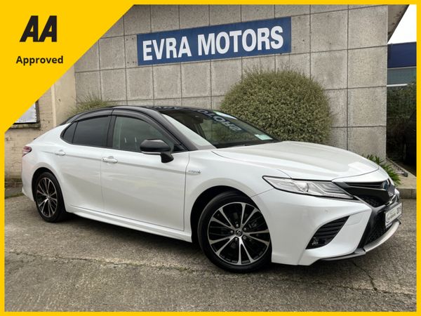 Toyota Camry Saloon, Petrol Hybrid, 2019, White