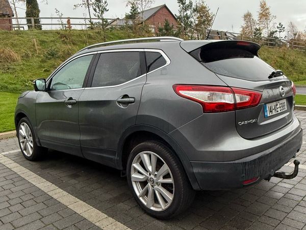 Nissan Qashqai Hatchback, Diesel, 2014, Grey