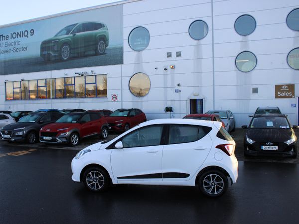 Hyundai i10 Hatchback, Petrol, 2018, White