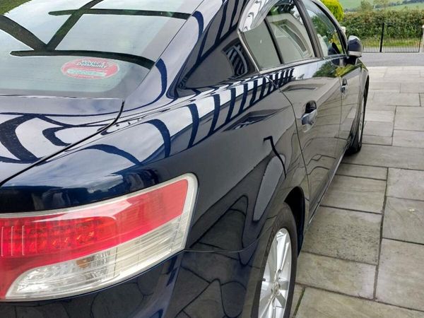 Toyota Avensis Saloon, Petrol, 2011, Blue