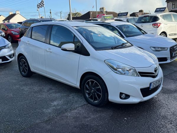 Toyota Yaris Hatchback, Petrol, 2012, White