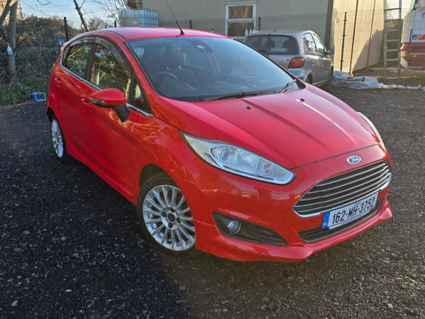 Ford Fiesta Hatchback, Petrol, 2016, Red