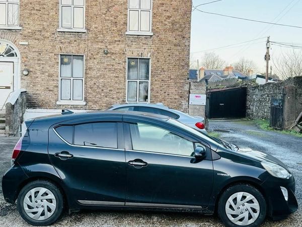 Toyota Aqua Hatchback, Petrol Hybrid, 2015, Black