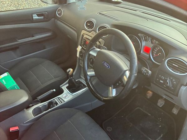 Ford Focus Hatchback, Diesel, 2010, Red