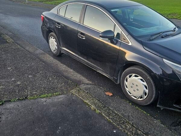Toyota Avensis Saloon, Diesel, 2012, Black