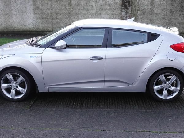 Hyundai Veloster Hatchback, Petrol, 2012, Silver