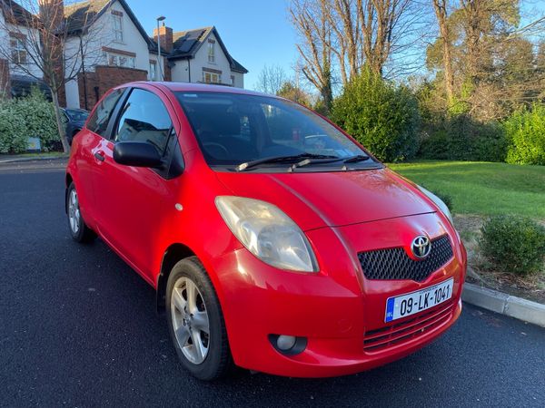 Toyota Yaris Hatchback, Petrol, 2009, Red