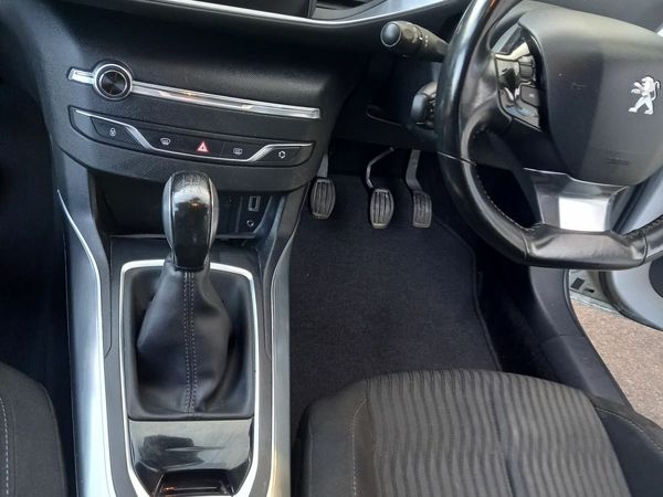 Peugeot 308 Hatchback, Diesel, 2016, Silver