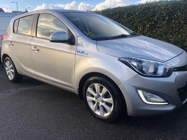 Hyundai i20 Hatchback, Petrol, 2013, Silver