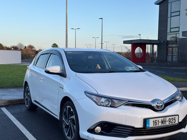 Toyota Auris MPV, Petrol Hybrid, 2016, White