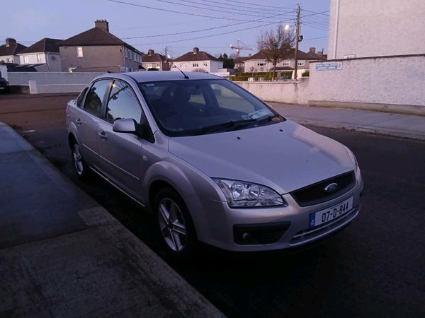 Ford Focus Saloon, Petrol, 2007, Silver