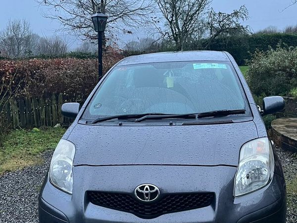 Toyota Yaris Hatchback, Petrol, 2010, Grey