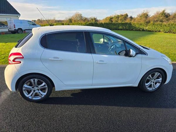 Peugeot 208 Hatchback, Diesel, 2014, White