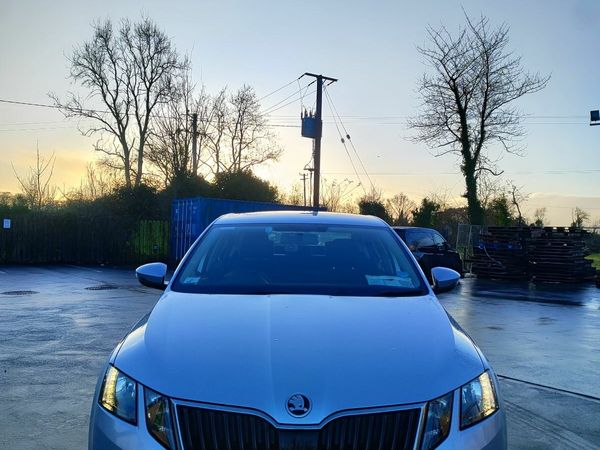 Skoda Octavia Saloon, Diesel, 2019, Grey
