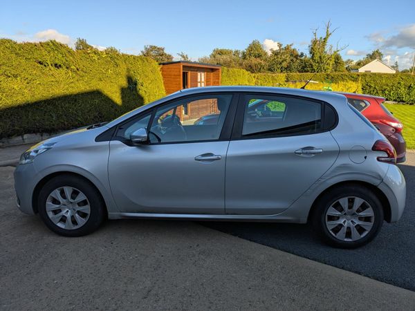 Peugeot 208 Hatchback, Diesel, 2016, Silver