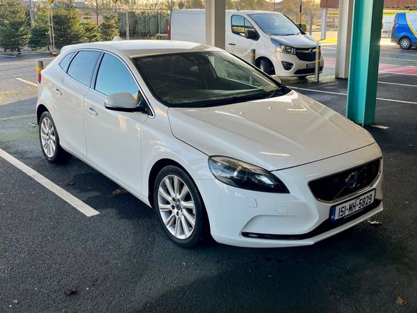 Volvo V40 Hatchback, Petrol, 2015, White