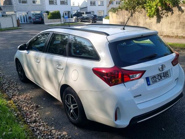 Toyota Auris Estate, Diesel, 2013, White