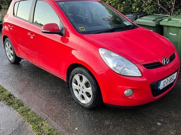 Hyundai i20 Hatchback, Petrol, 2012, Red