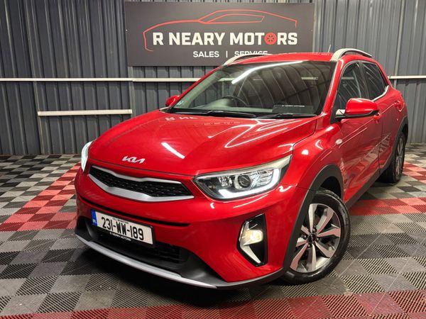 Kia Stonic Estate/Jeep, Petrol, 2023, Red
