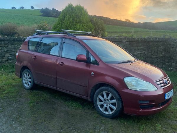 Toyota Avensis Estate/Jeep, Petrol, 2006, Red