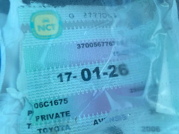 Toyota Avensis Estate/Jeep, Petrol, 2006, Red