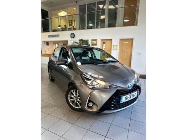 Toyota Yaris Hatchback, Petrol Hybrid, 2019, Grey